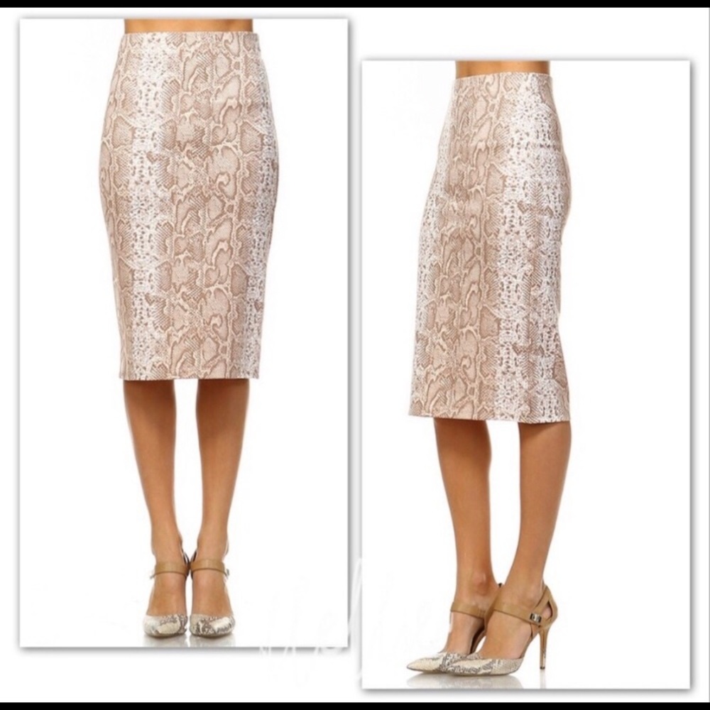 ♥️ 1 left S ♥️🎉Anthropologie Snake Pencil Skirt - Picture 3 of 6